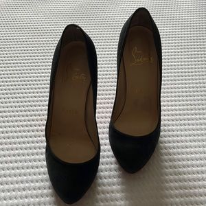 Christian Louboutin round-toe pumps 36.5